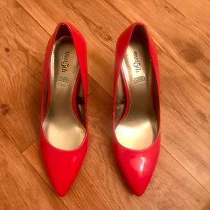 East5th Red pump heels size 7 NEW